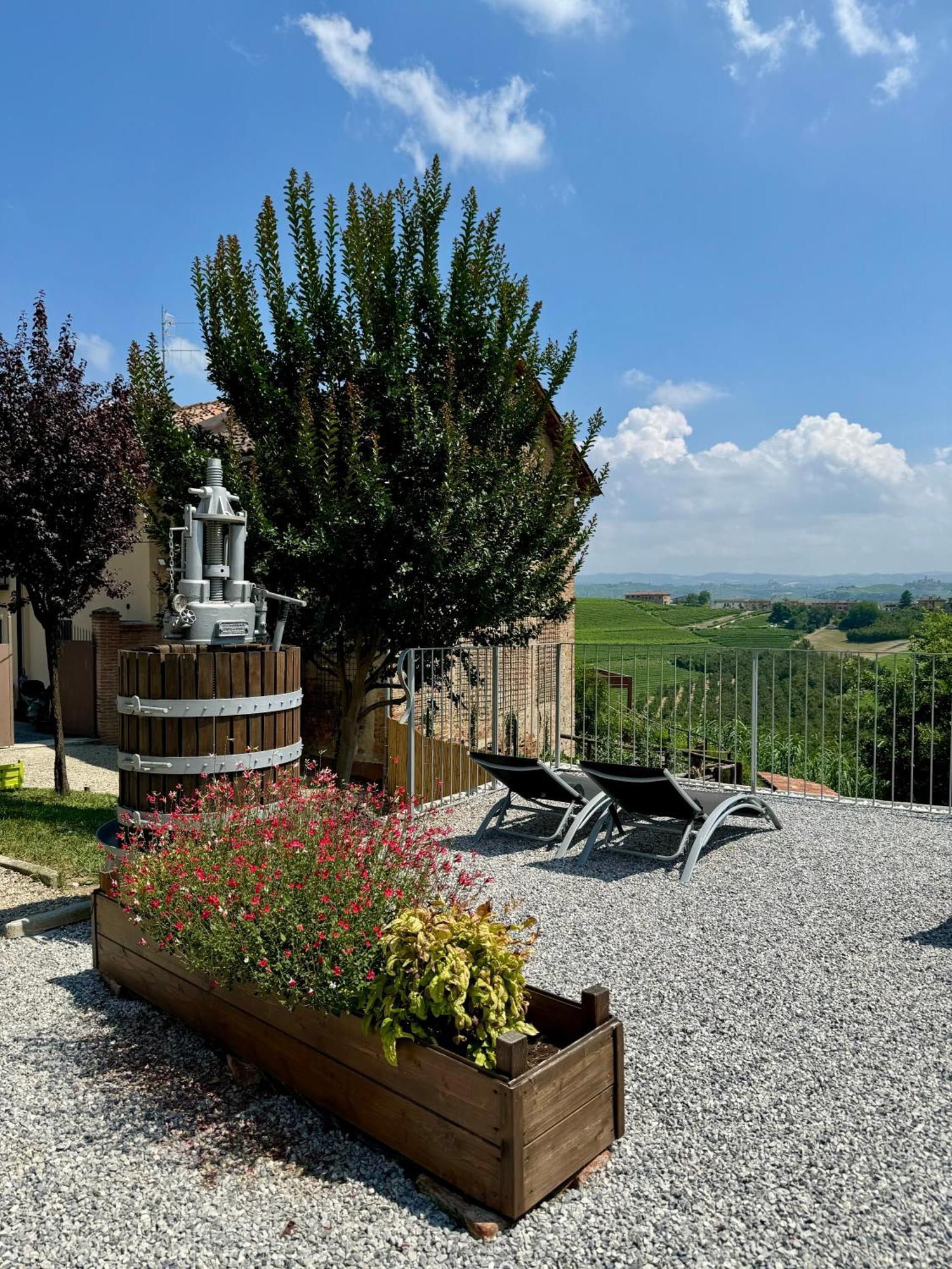 Il Grecale - Camere E Appartamenti La Morra Extérieur photo