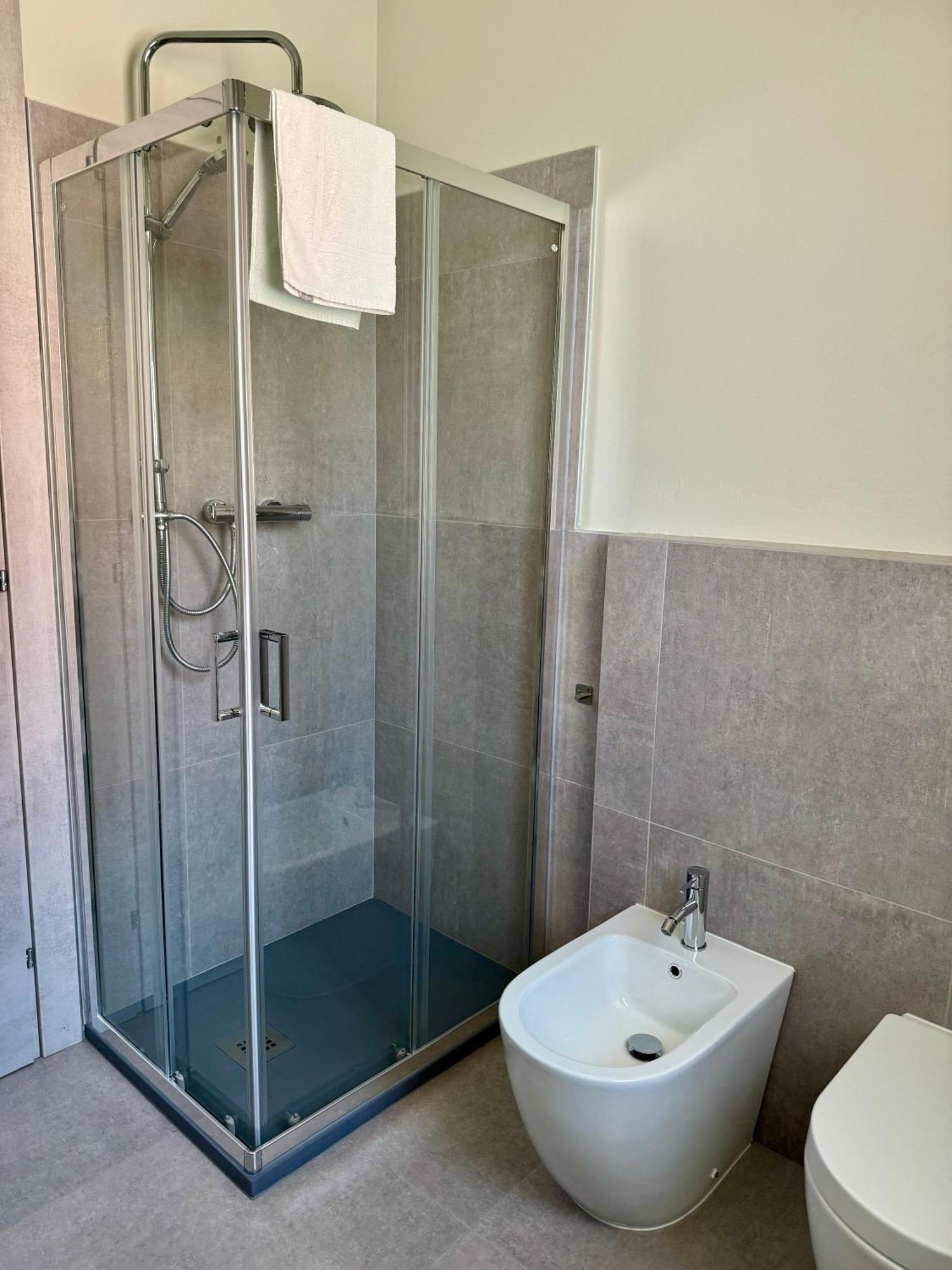 Il Grecale - Camere E Appartamenti La Morra Extérieur photo