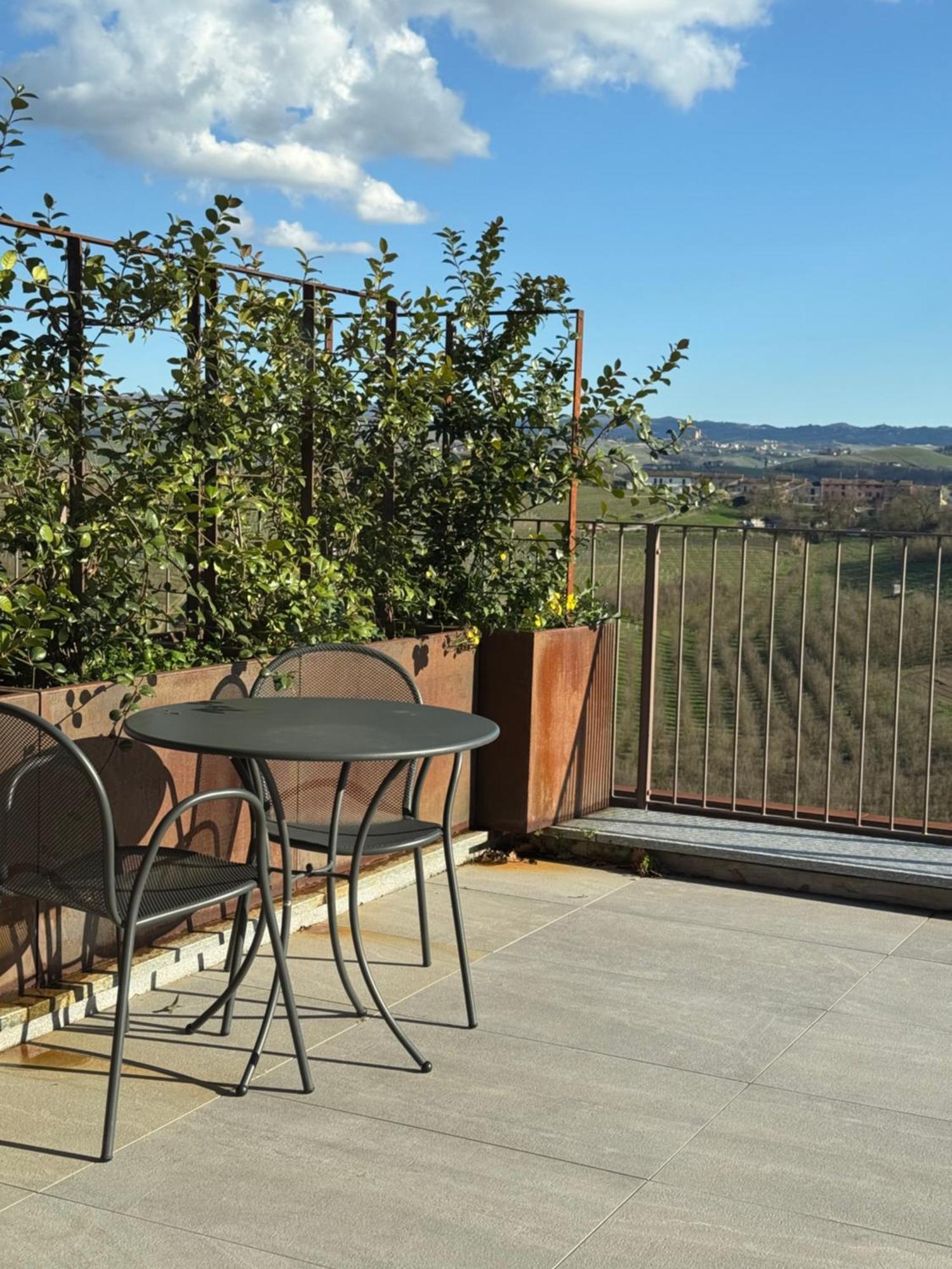 Il Grecale - Camere E Appartamenti La Morra Extérieur photo