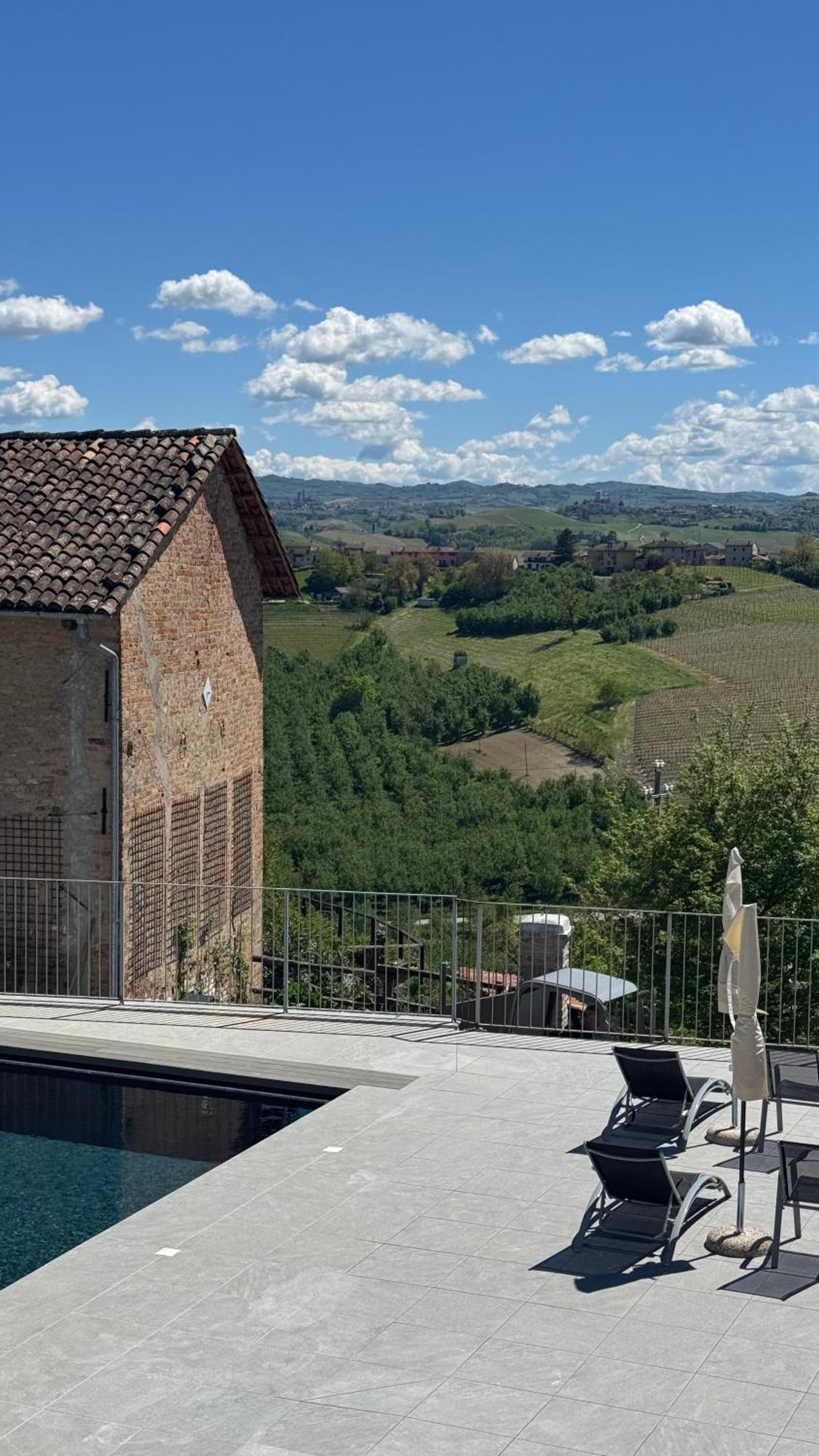 Il Grecale - Camere E Appartamenti La Morra Extérieur photo